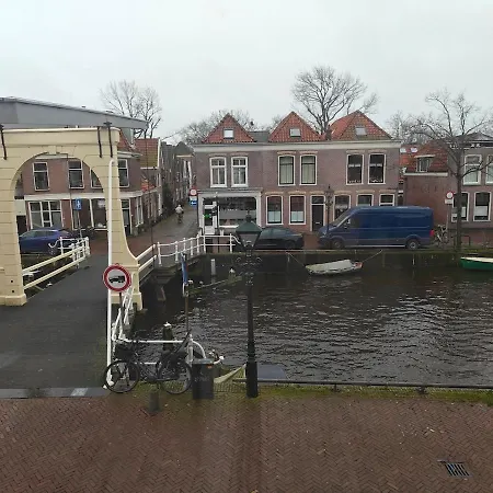 Apartment Canal